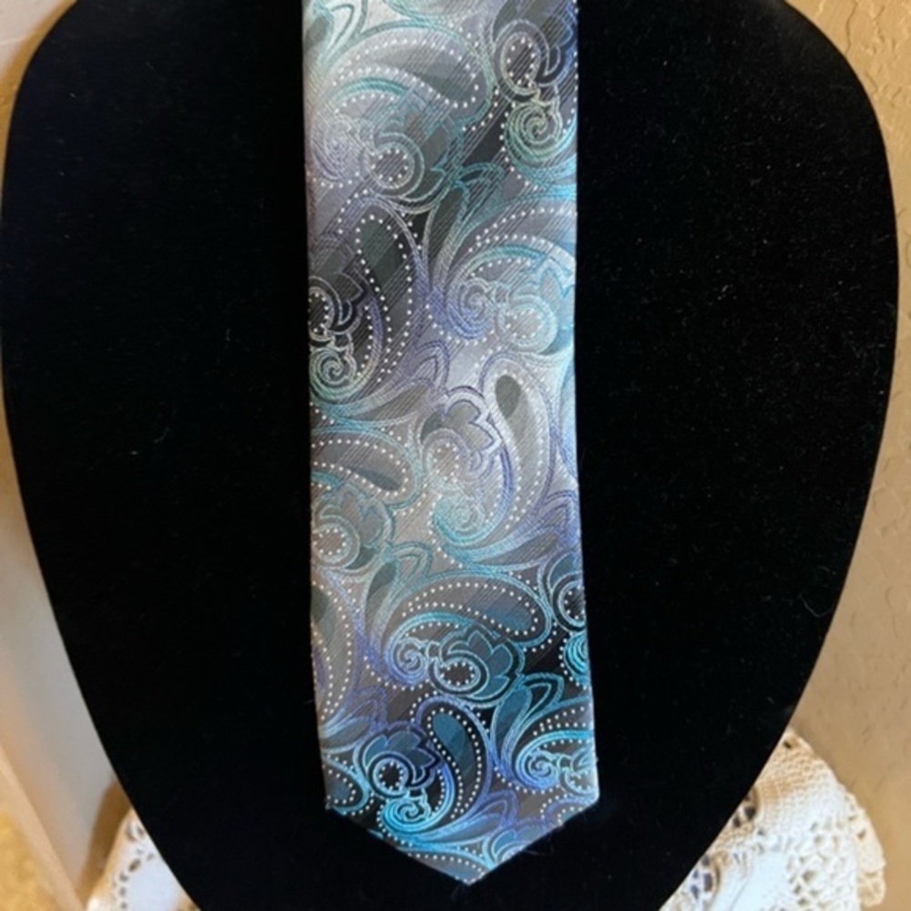 Van Heusen Silk Paisley Hand Made Necktie Tie
